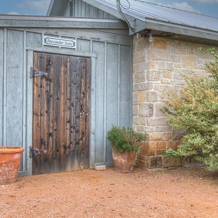 Romantic Oasis With Hot Tub Near Fred And Wineries! Фредериксбург Екстериор снимка