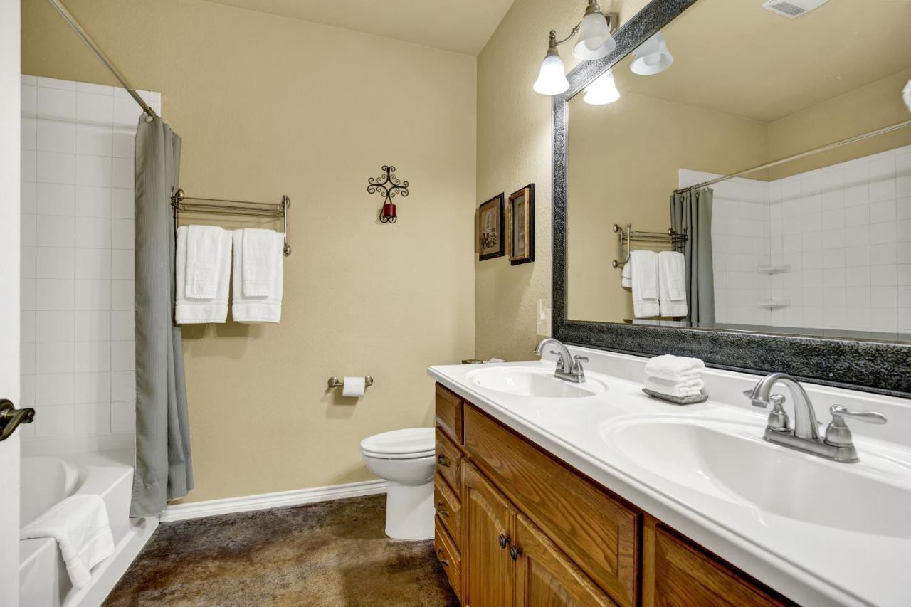 Romantic Oasis With Hot Tub Near Fred And Wineries! Фредериксбург Екстериор снимка