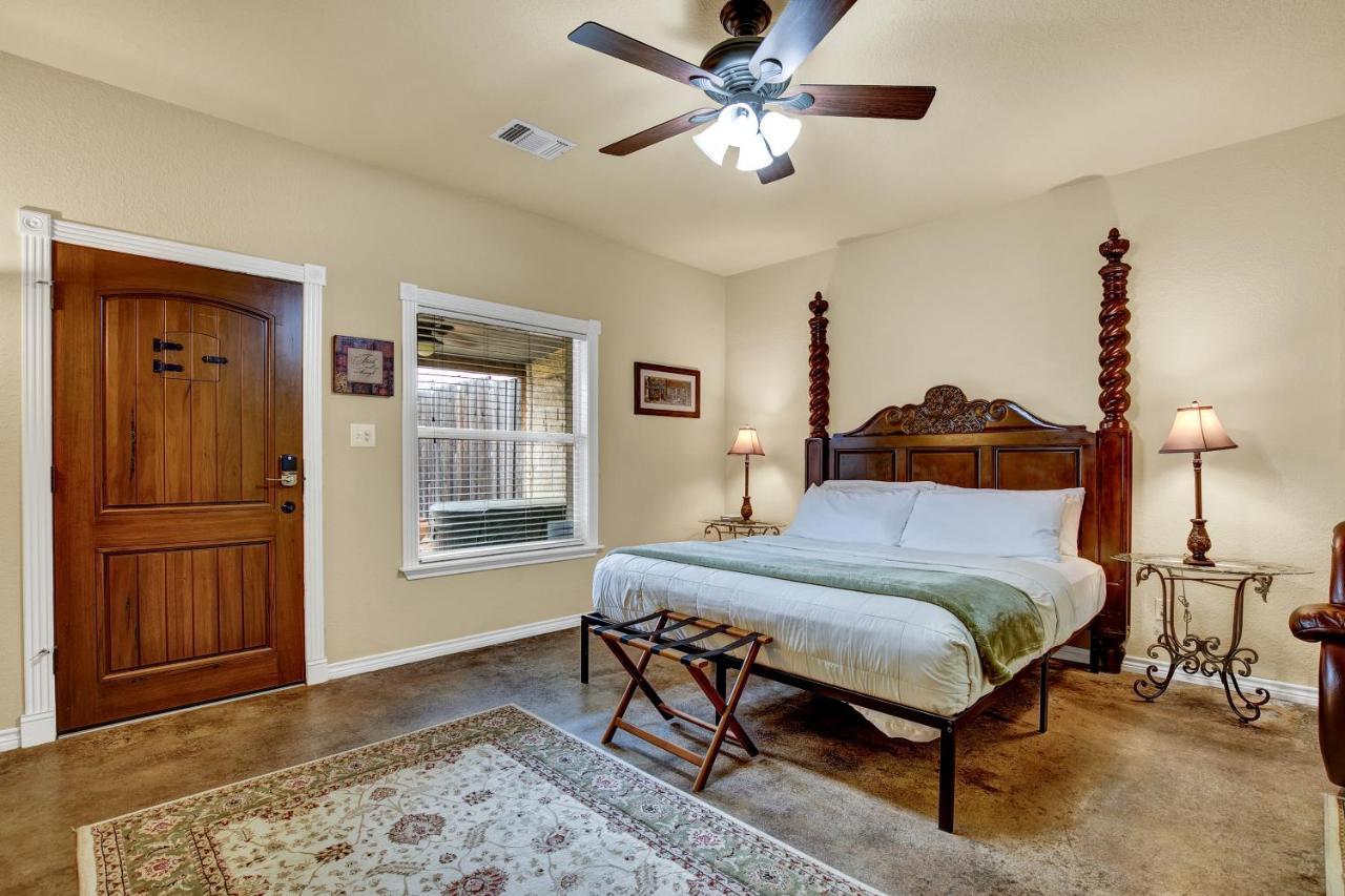 Romantic Oasis With Hot Tub Near Fred And Wineries! Фредериксбург Екстериор снимка