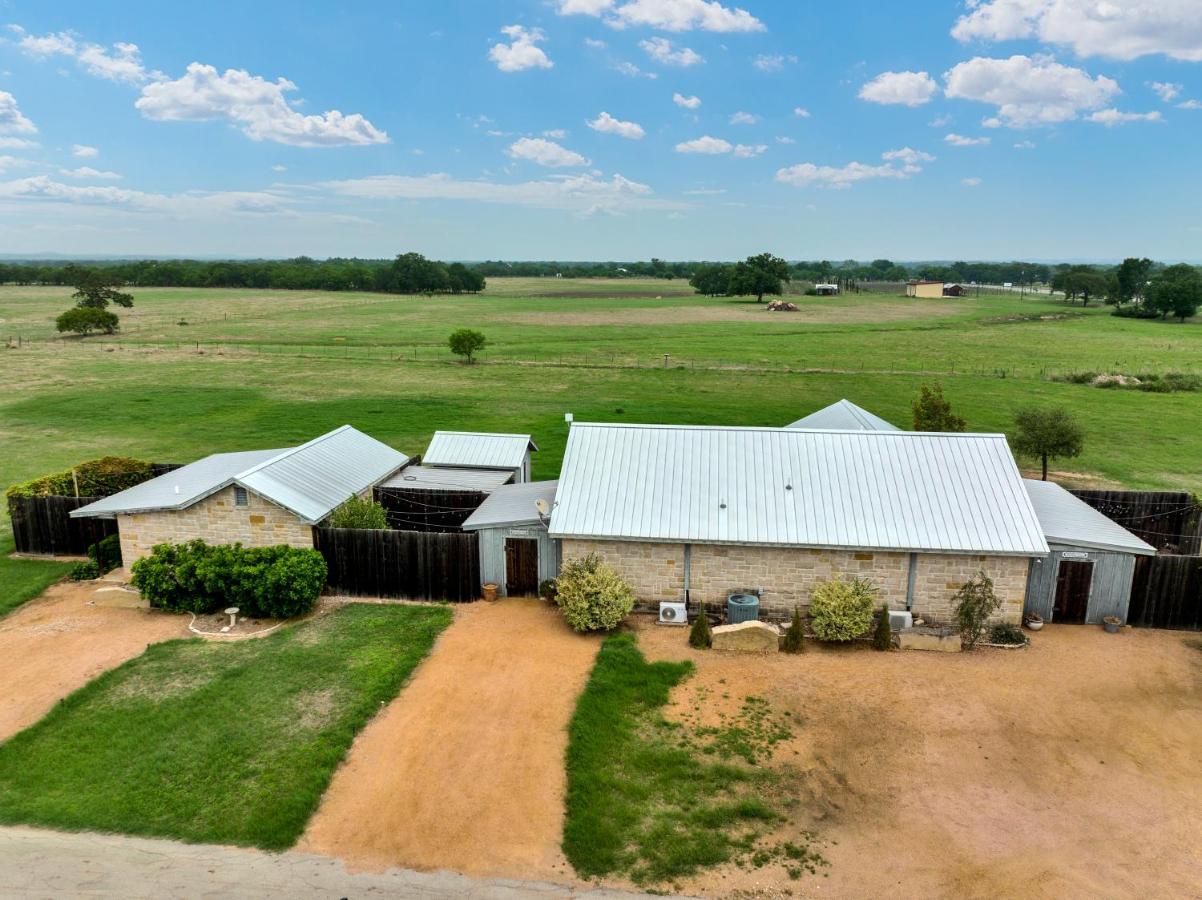 Romantic Oasis With Hot Tub Near Fred And Wineries! Фредериксбург Екстериор снимка