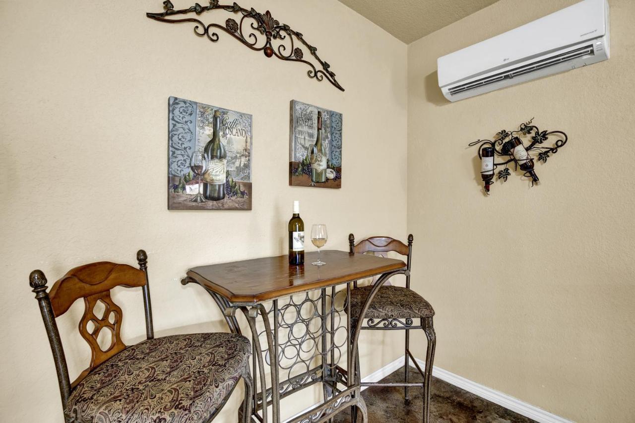 Romantic Oasis With Hot Tub Near Fred And Wineries! Фредериксбург Екстериор снимка